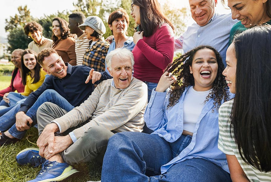Seit Jahrzehnten zeigen Lebensgemeinschaften, gemeinschaftliche Wohnprojekte und Ökodörfer, wie konsequente Nachhaltigkeit, Gemeinwohlorientierung und eine hohe Lebensqualität gleichzeitig möglich sind.